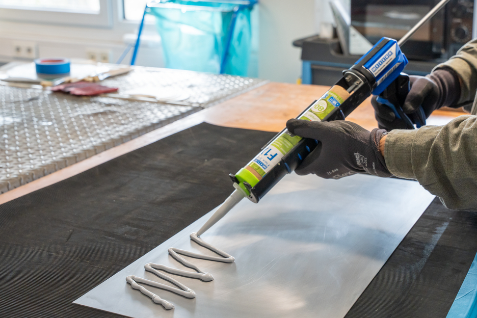 WEICON Green Tube Flex 310 M F1X | Scellant adhésif avec une très forte adhérence initiale à base de Ms-polymère, résistant aux températures jusqu’à 180°C