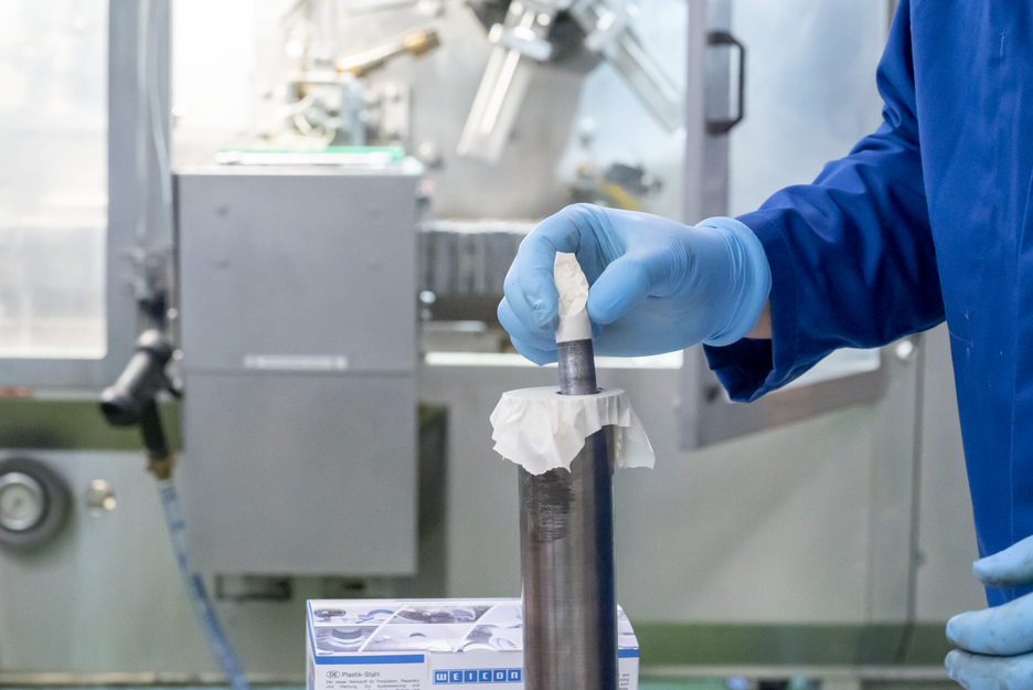 WEICON C | Staalgevuld epoxyharssysteem met hoge temperatuurbestendigheid voor reparatie en vormgeving
