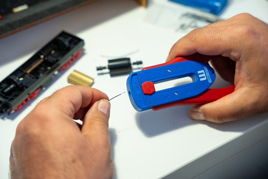 Outil à dénuder Précision S | pour conducteurs et fils fins, plage de dénudage de 0,12 mm - 0,8 mm (36-20 AWG)