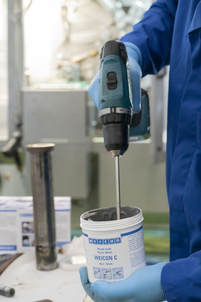 WEICON C | Adhésif à base de résines époxy chargé d'aluminium pour la réparation et le moulage