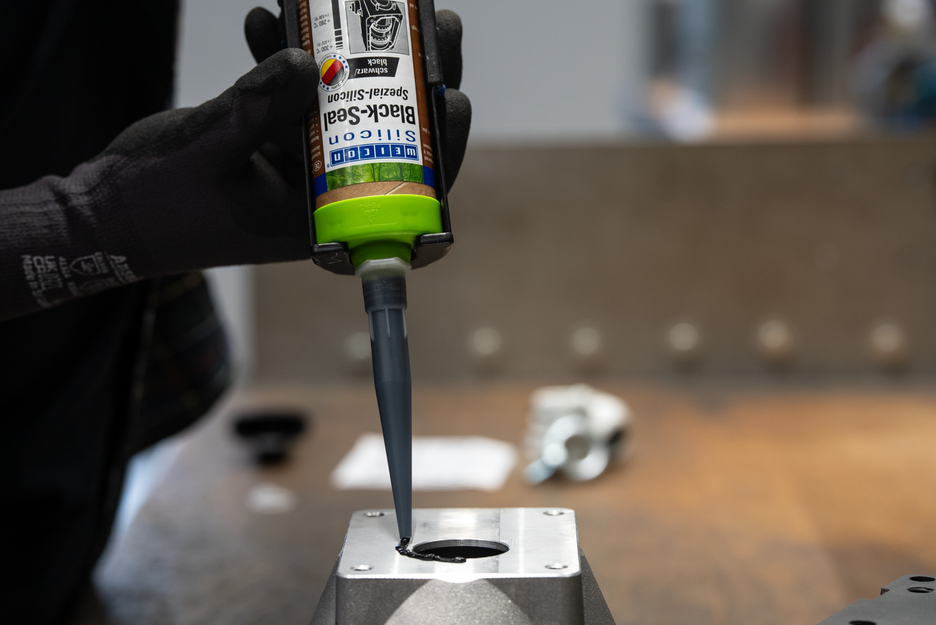Black-Seal | Blijvend elastisch afdichtingsmiddel voor olie- of vetbestendige ruimtes