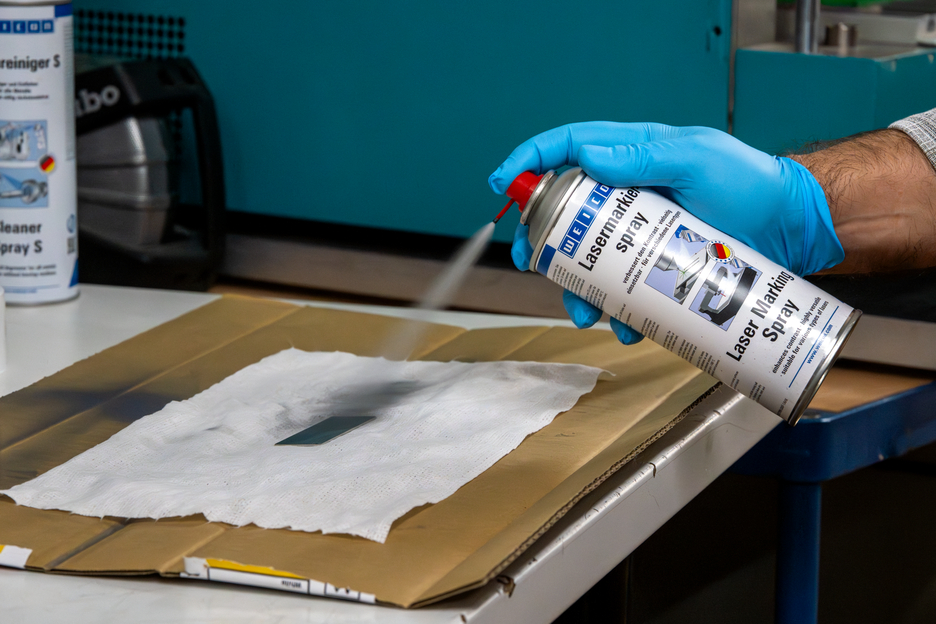 Spray pour marquage Laser WEICON | Spray spécial pour augmenter le contraste des gravures au laser