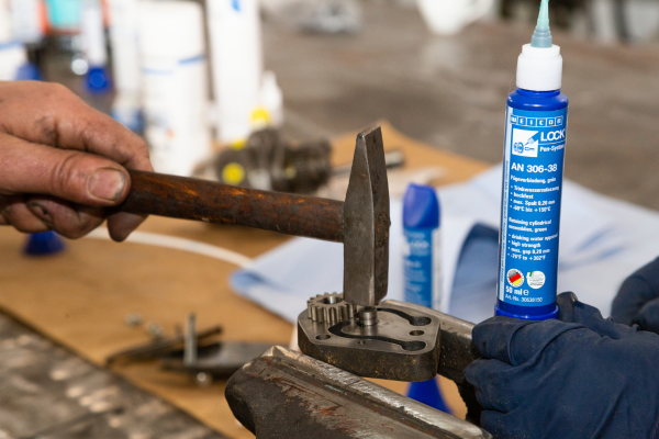 hammer, tool, workshop, glue, blue bottle