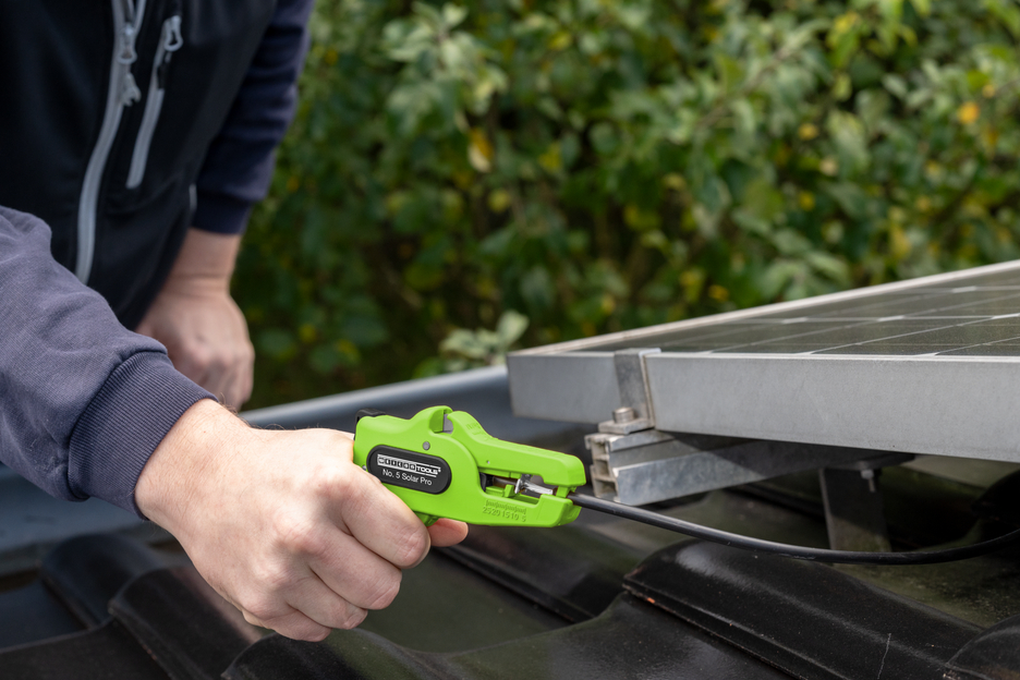 Pince à dénuder No. 5 Solar Pro Green Line | Outils à dénuder composés jusqu'à 97 % de matières premières renouvelables
