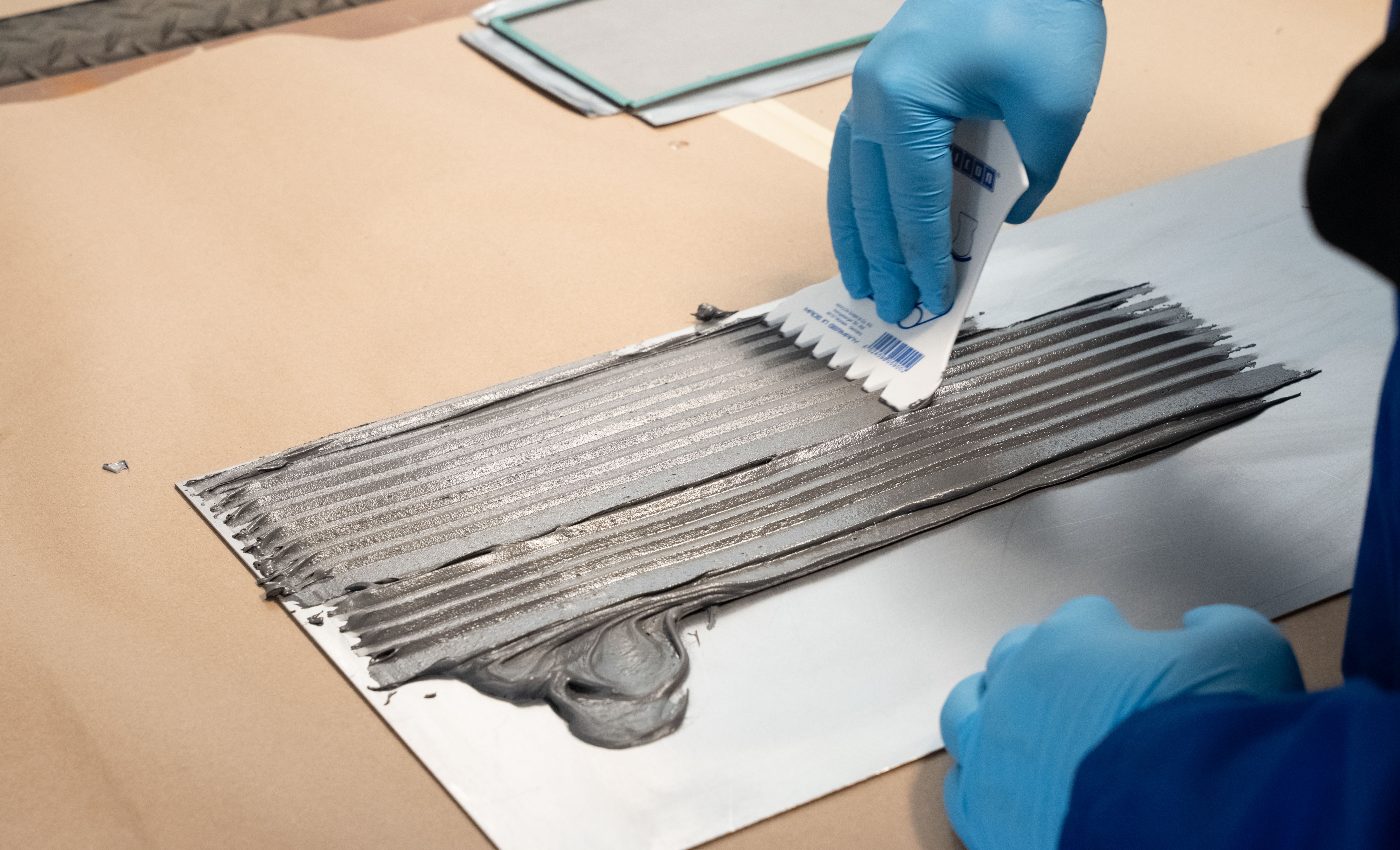 Le revêtement est appliqué sur un support métallique