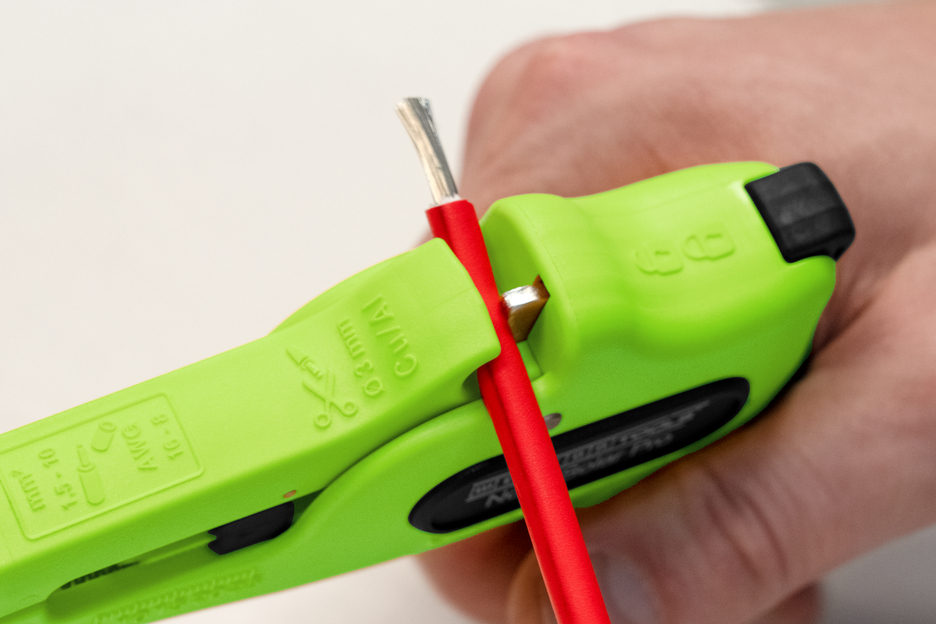 Pince à dénuder No. 5 Solar Pro Green Line | Outils à dénuder composés jusqu'à 97 % de matières premières renouvelables